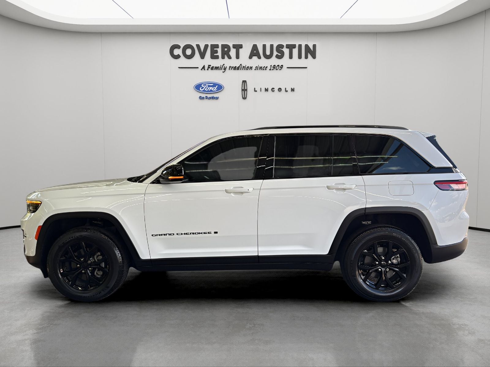 jeep grand cherokee 2024 1C4RJGAGXR8587623 image jeep grand cherokee 2024 1C4RJGAGXR8587623 image